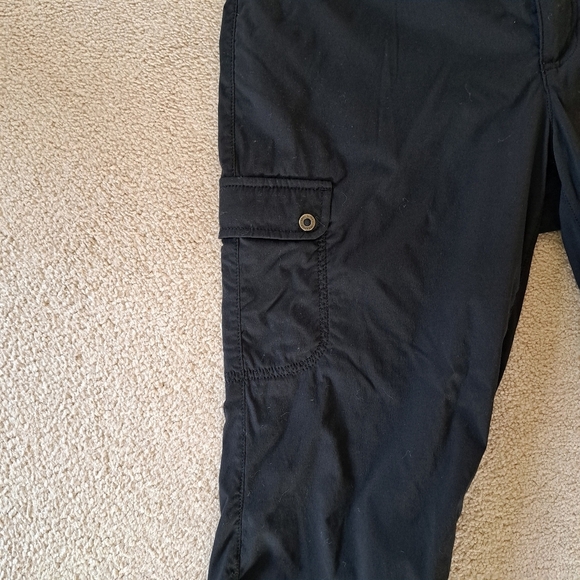 Eddie Bauer Capri Pants Women's Size 8 Black Cropped Stretch Cargo Pants Casual - Picture 3 of 10